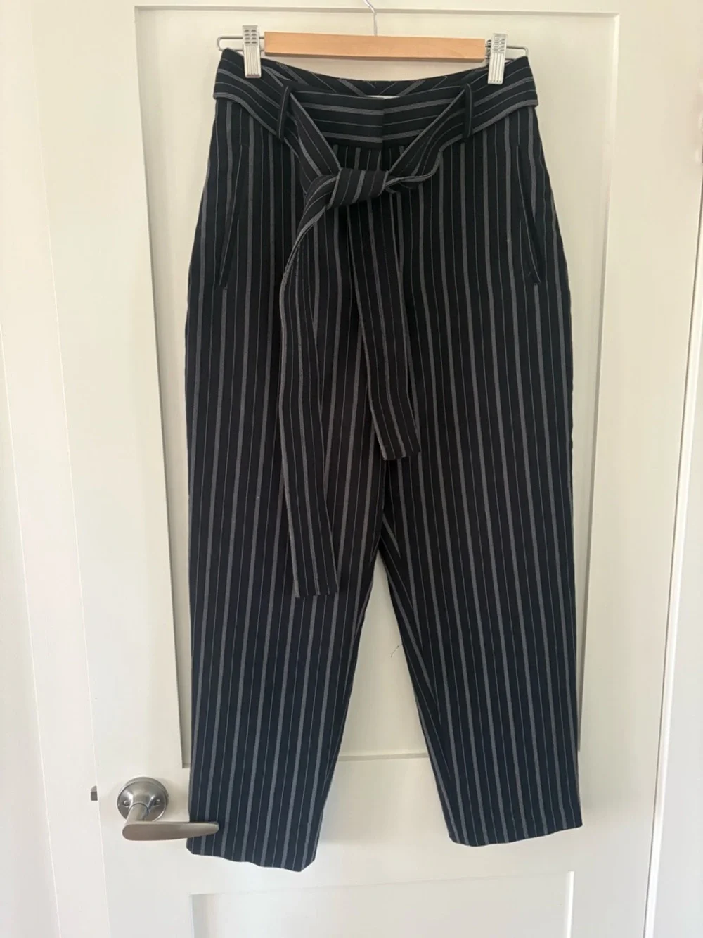 Wilfred Aritzia tie front jallade pant size 6 black white pinstripe trousers - Picture 4 of 10
